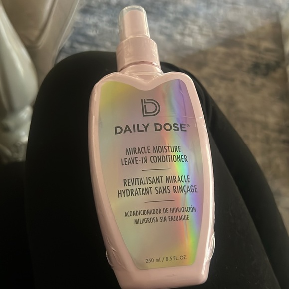 DAILY DOSE Leave-In Hair Conditioner Detangler Spray (Award Winning) 8.5oz, - Picture 4 of 4